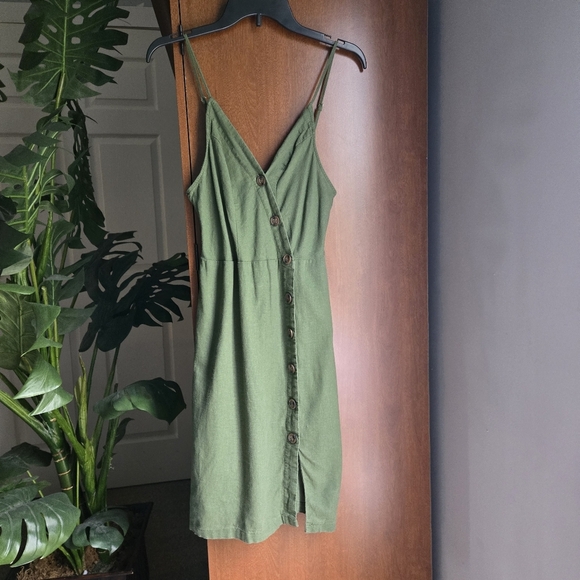 Love Tree Dresses & Skirts - Love Tree Green Button-Up Dress